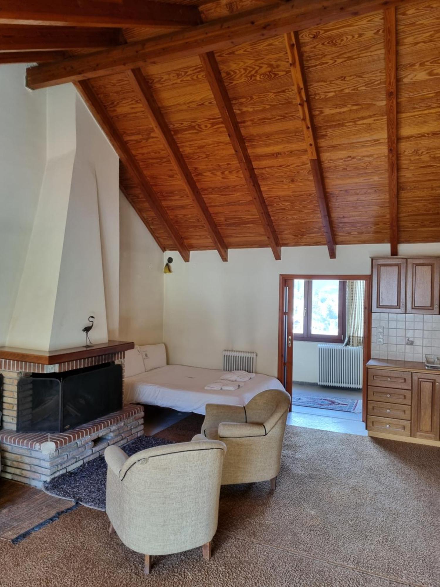 Kalavrita Krinides Apartment And Attics Ngoại thất bức ảnh