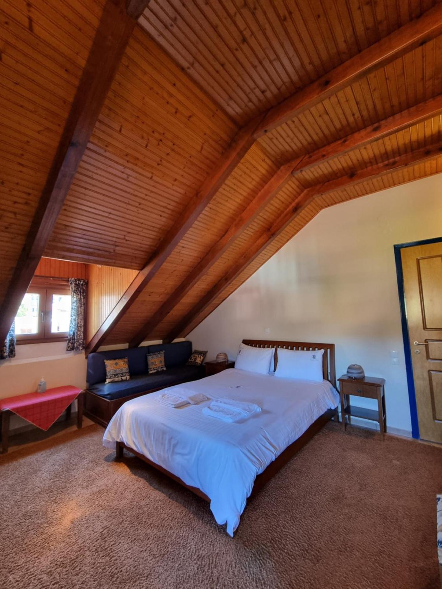Kalavrita Krinides Apartment And Attics Phòng bức ảnh
